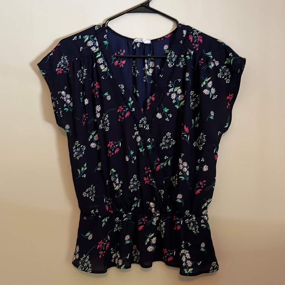 Floral flutter sleeve blouse.
